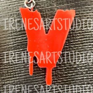 HORROR LETTER V KEYCHAIN